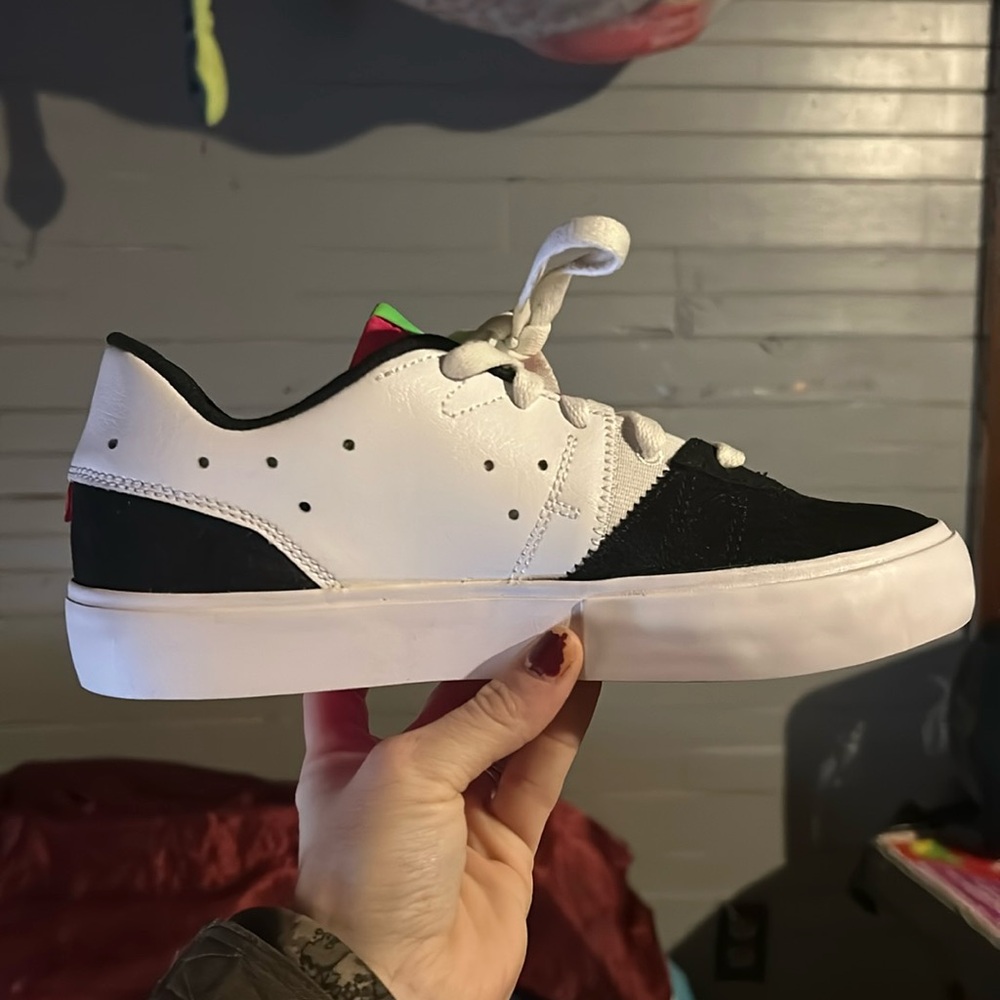 Woman’s jordan tennis shoes
